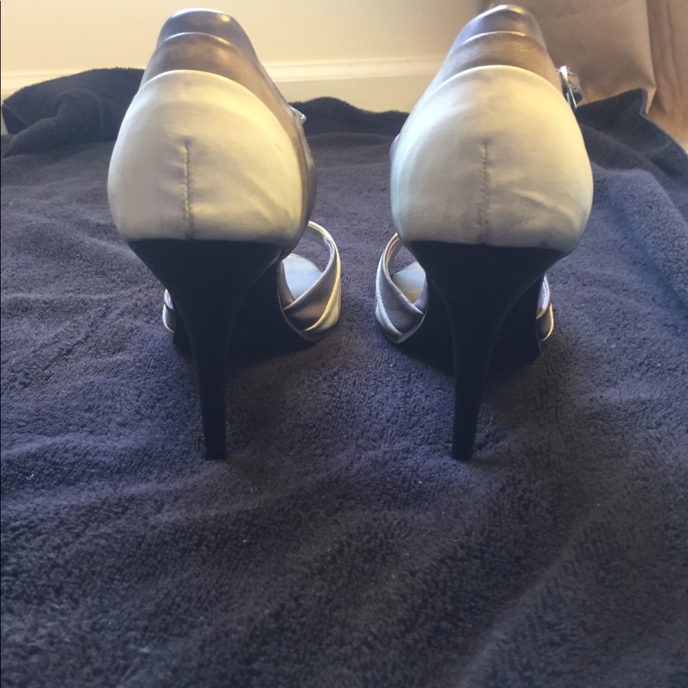 Heels - Picture 3 of 3
